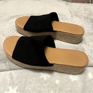 Qupid Tan and Black Espadrille Wedges Women's 9
